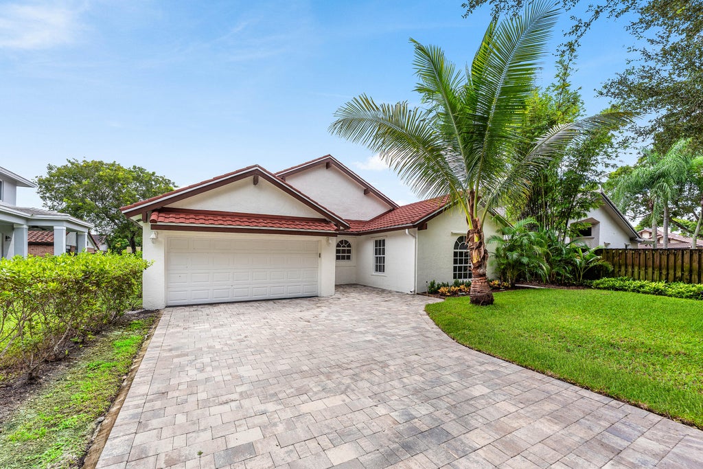 Photo of 3145 W Quayside Drive, Hollywood, FL 33026 (MLS # B26080566)