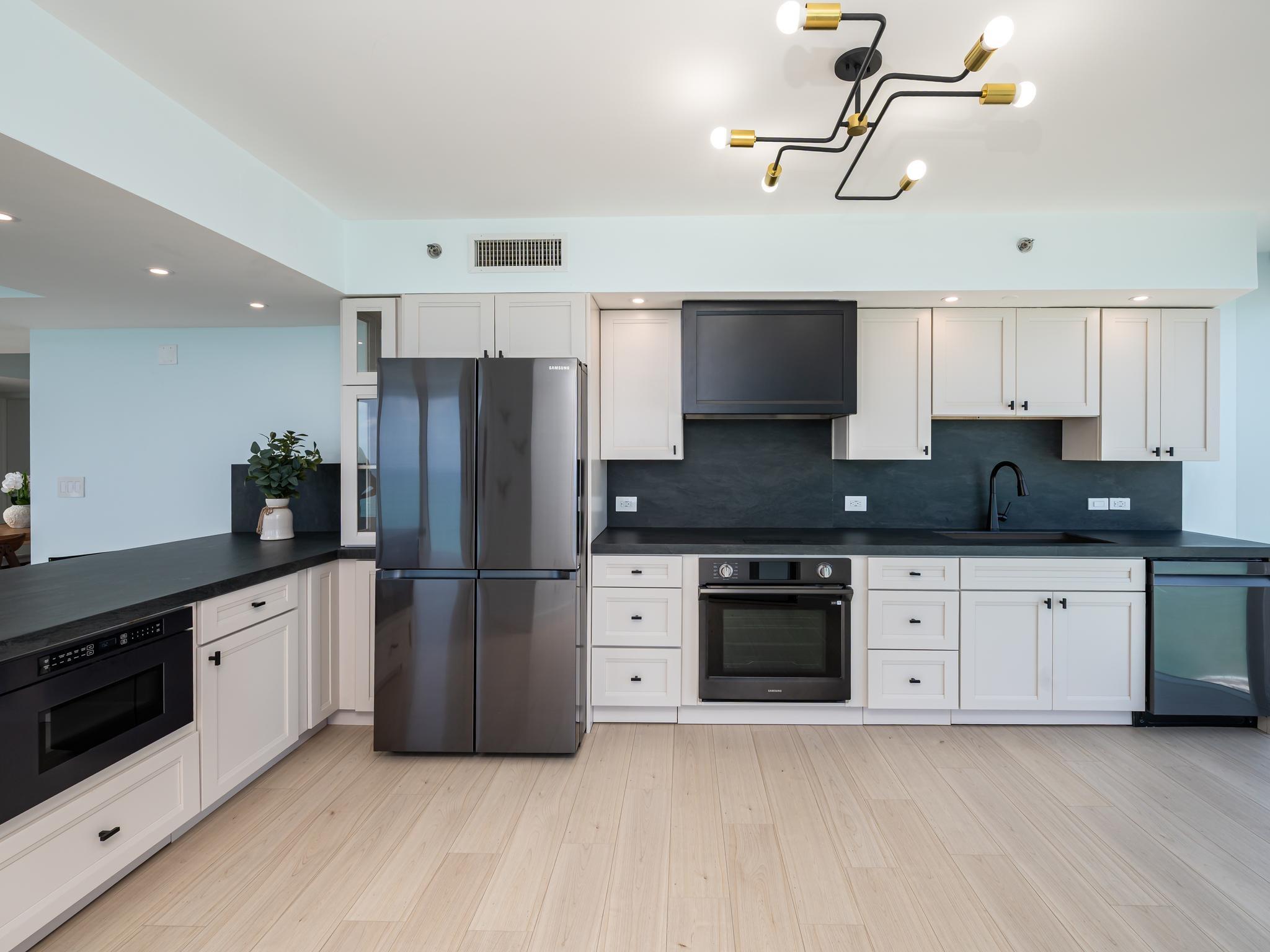 OCEAN FOUR - Residential