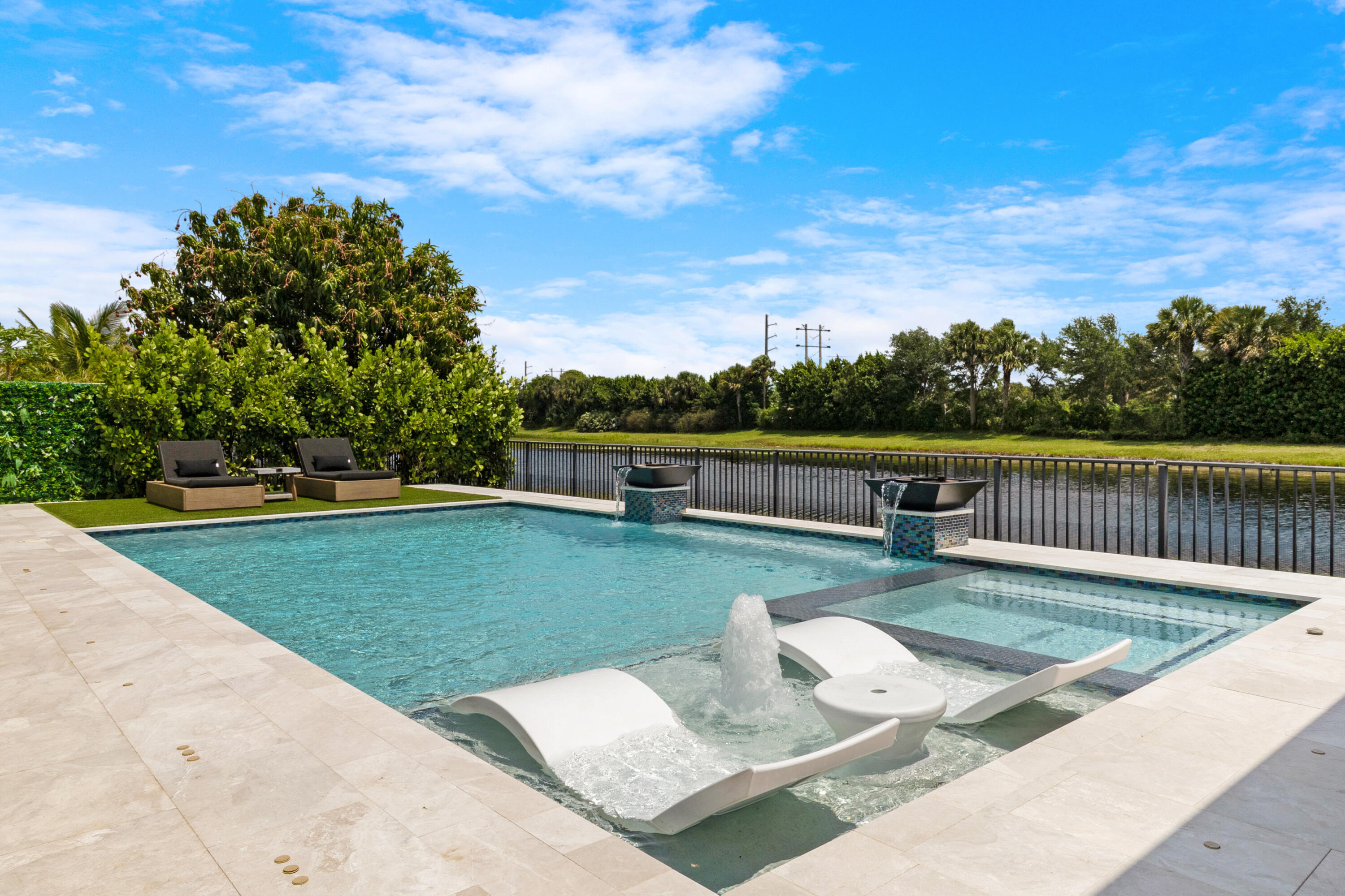 PALM MEADOWS ESTATES - Residential