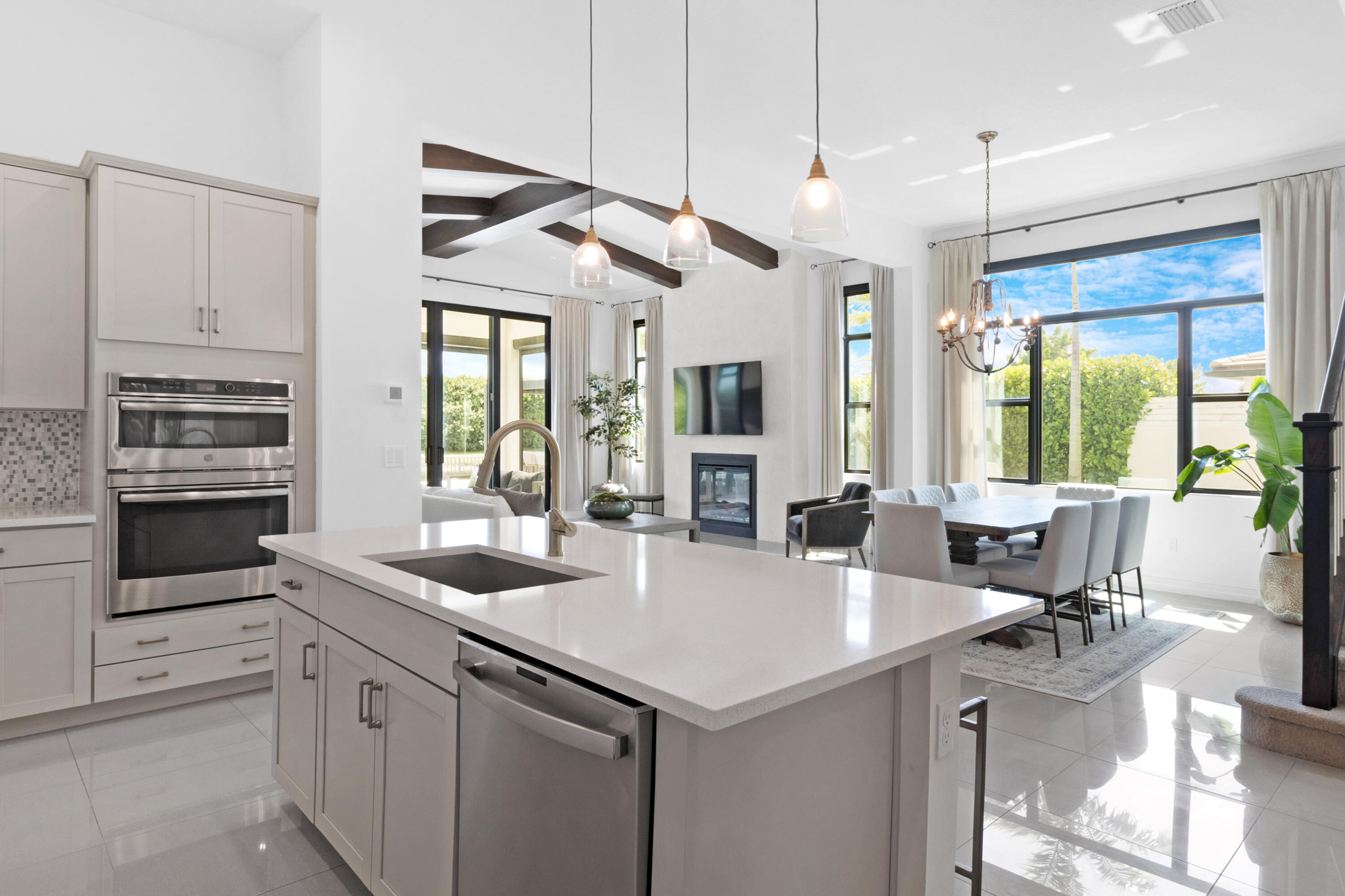 PALM MEADOWS ESTATES - Residential