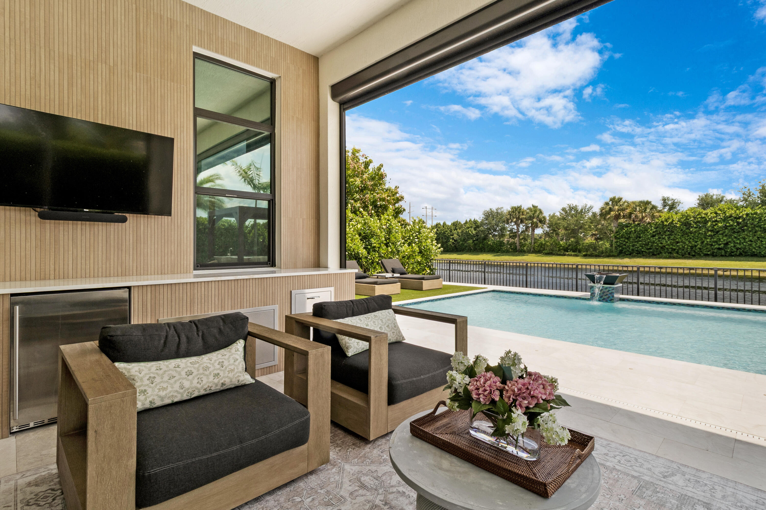 PALM MEADOWS ESTATES - Residential