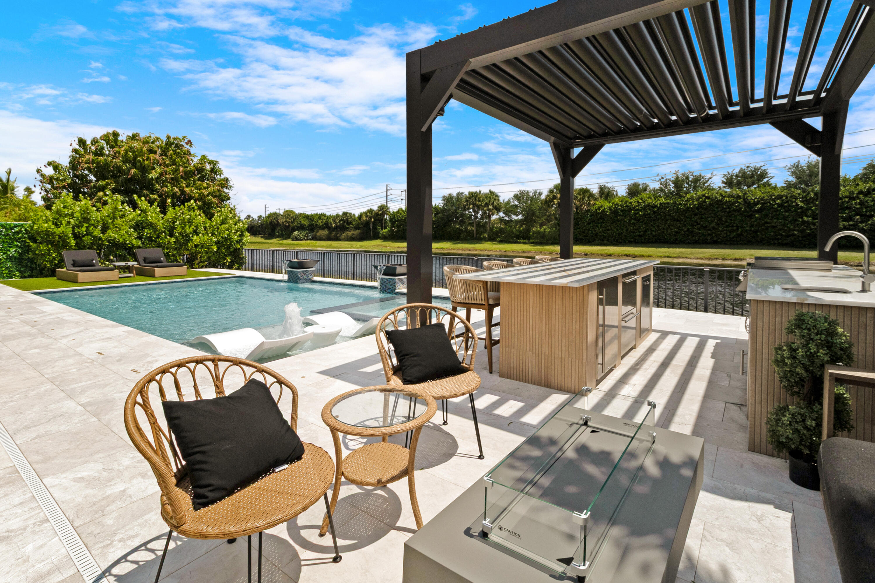 PALM MEADOWS ESTATES - Residential