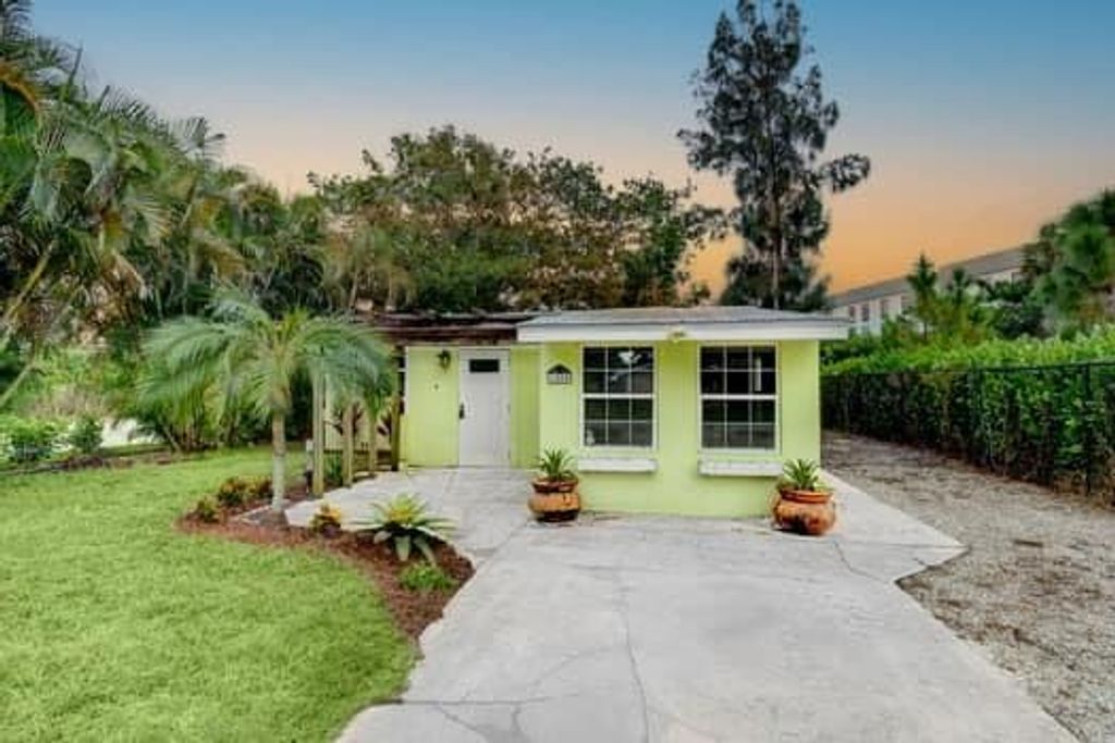 Photo of 1505 NW 9th Avenue, Stuart, FL 34994 (MLS # R10960012)