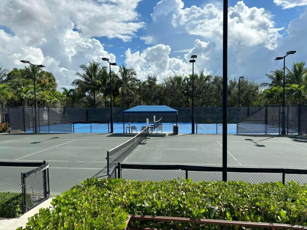 SEVEN BRIDGES - Residential Lease