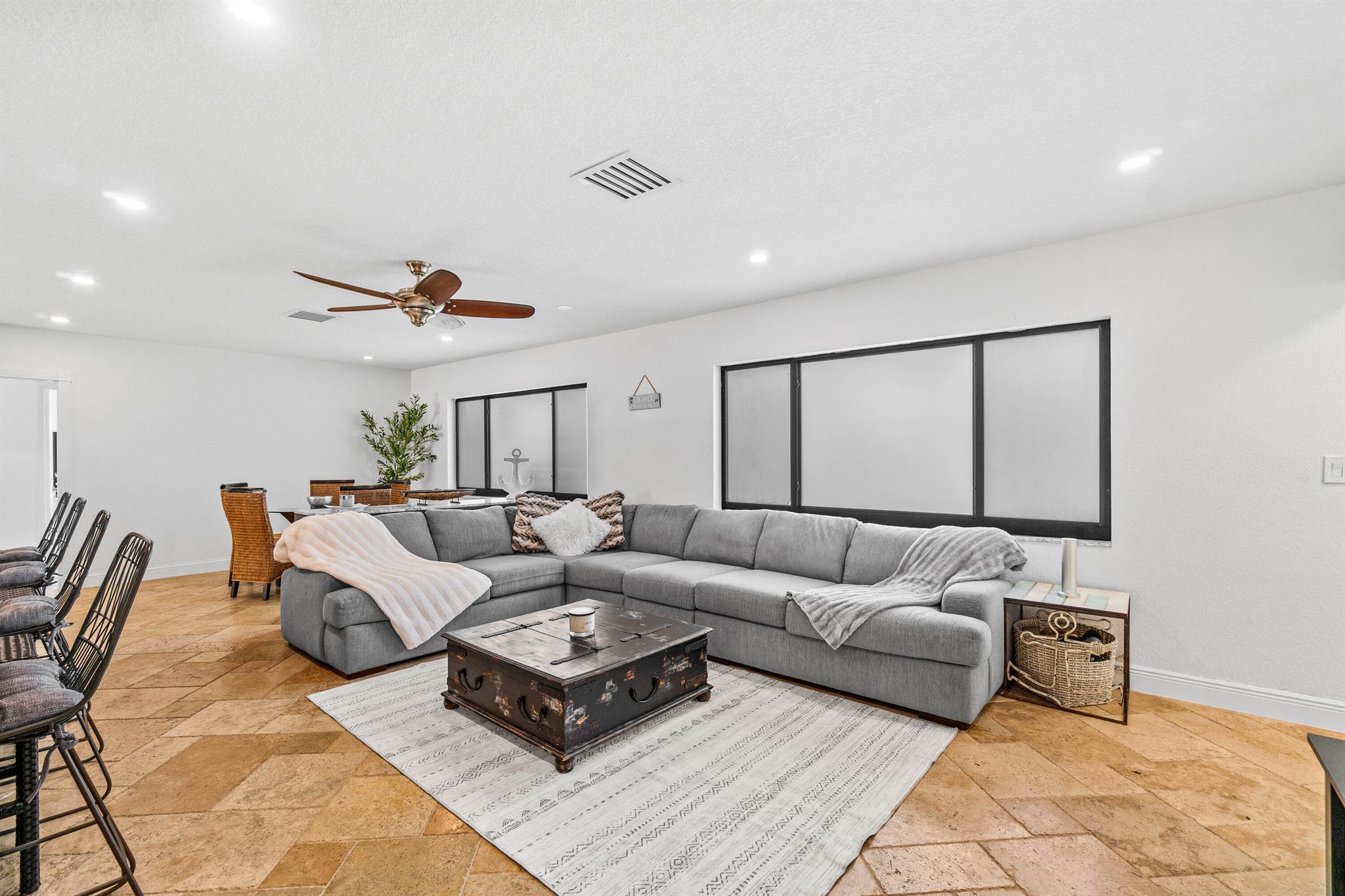 977 W Royal Palm Road