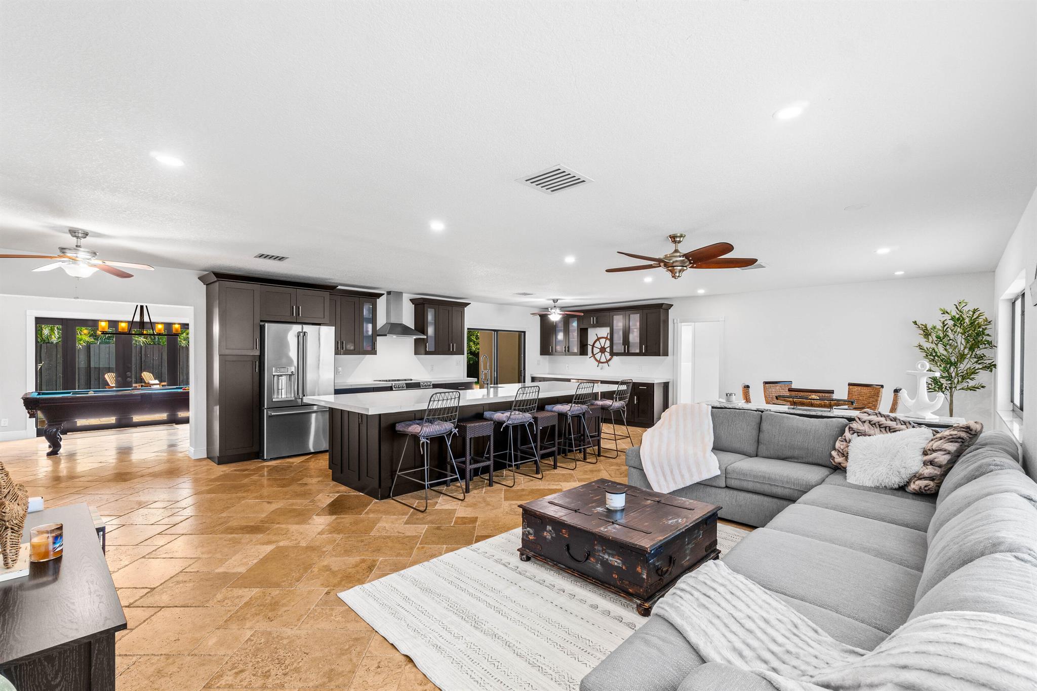 977 W Royal Palm Road