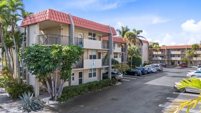 CALL THIS PLACE YOUR NEW HOME. THIS CORNER UNIT OFFERS A GREAT WATER VIEW OF THE CANAL, WITH 2 BEDROOMS 2 BATH AND A PRIVATE DOCK, TILE FLOORING AND LOTS OF AMENITIES LIKE 2 COMMUNITY POOLS, TIKI BAR,FITNESS ROOM, HOT TUB, CLUB HOUSE. MINUTES FROM THE BEACH AND RESTAURANTS. ASSOCIATION REQUIRES 700 CREDIT SCORE.