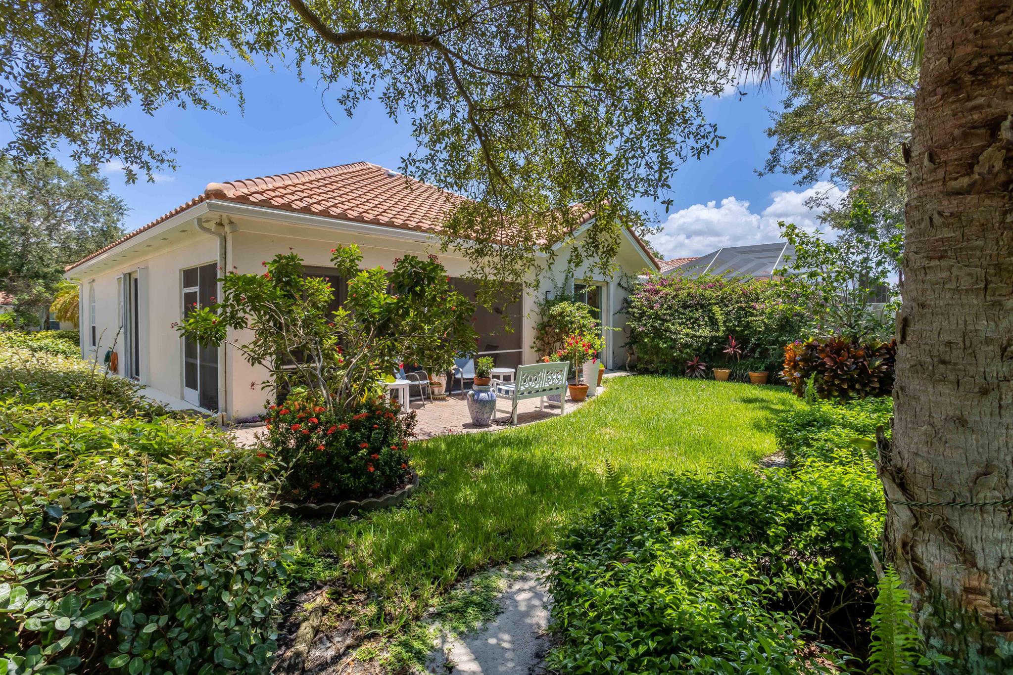 RIVERWALK - Residential