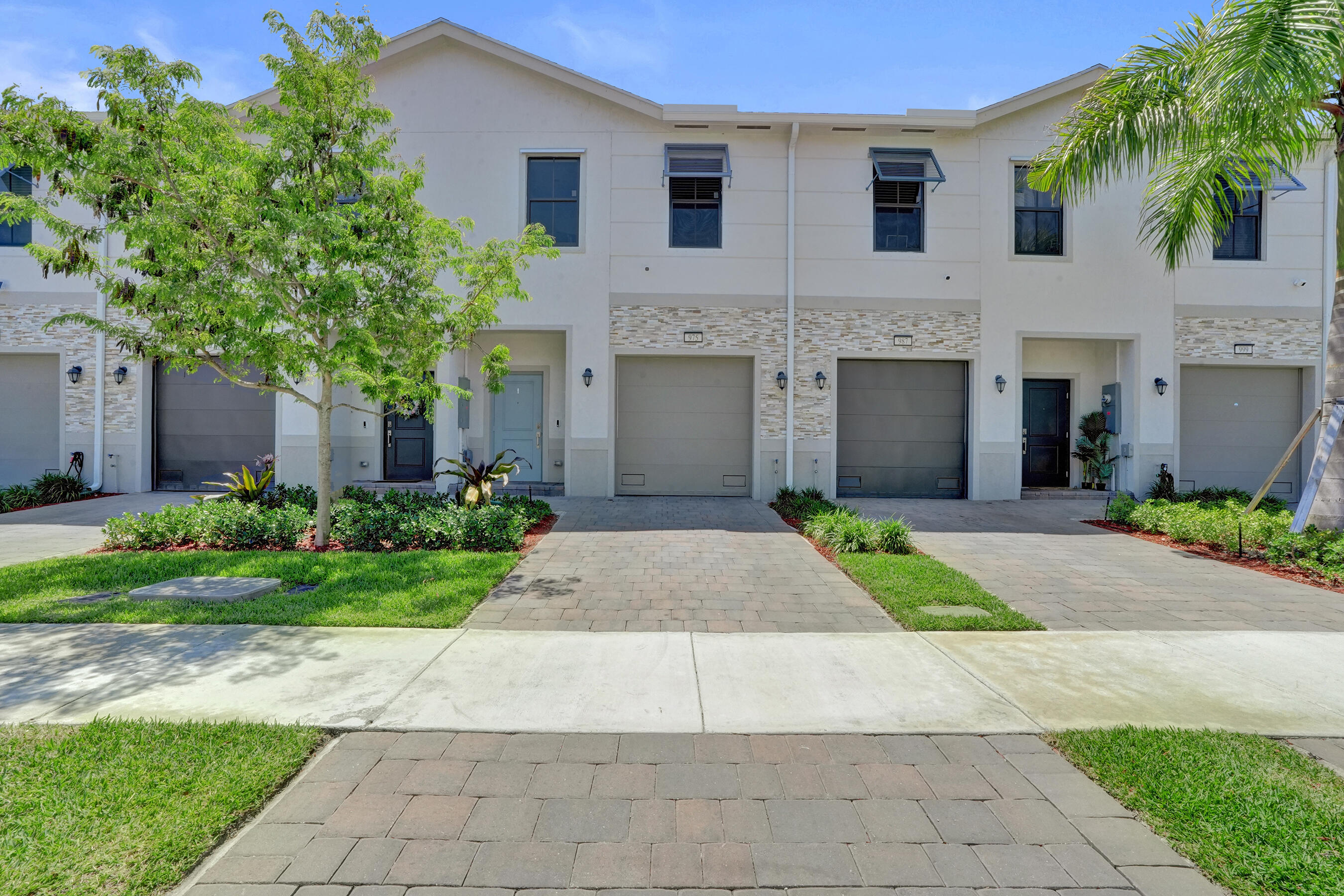 HIGHLAND OAKS - Residential