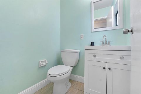 Tiny photo for 301 N Pine Island Road #107, Plantation, FL 33324 (MLS # B26020948)