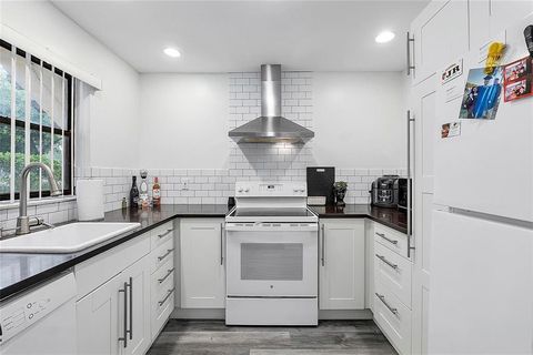 Tiny photo for 301 N Pine Island Road #107, Plantation, FL 33324 (MLS # B26020948)