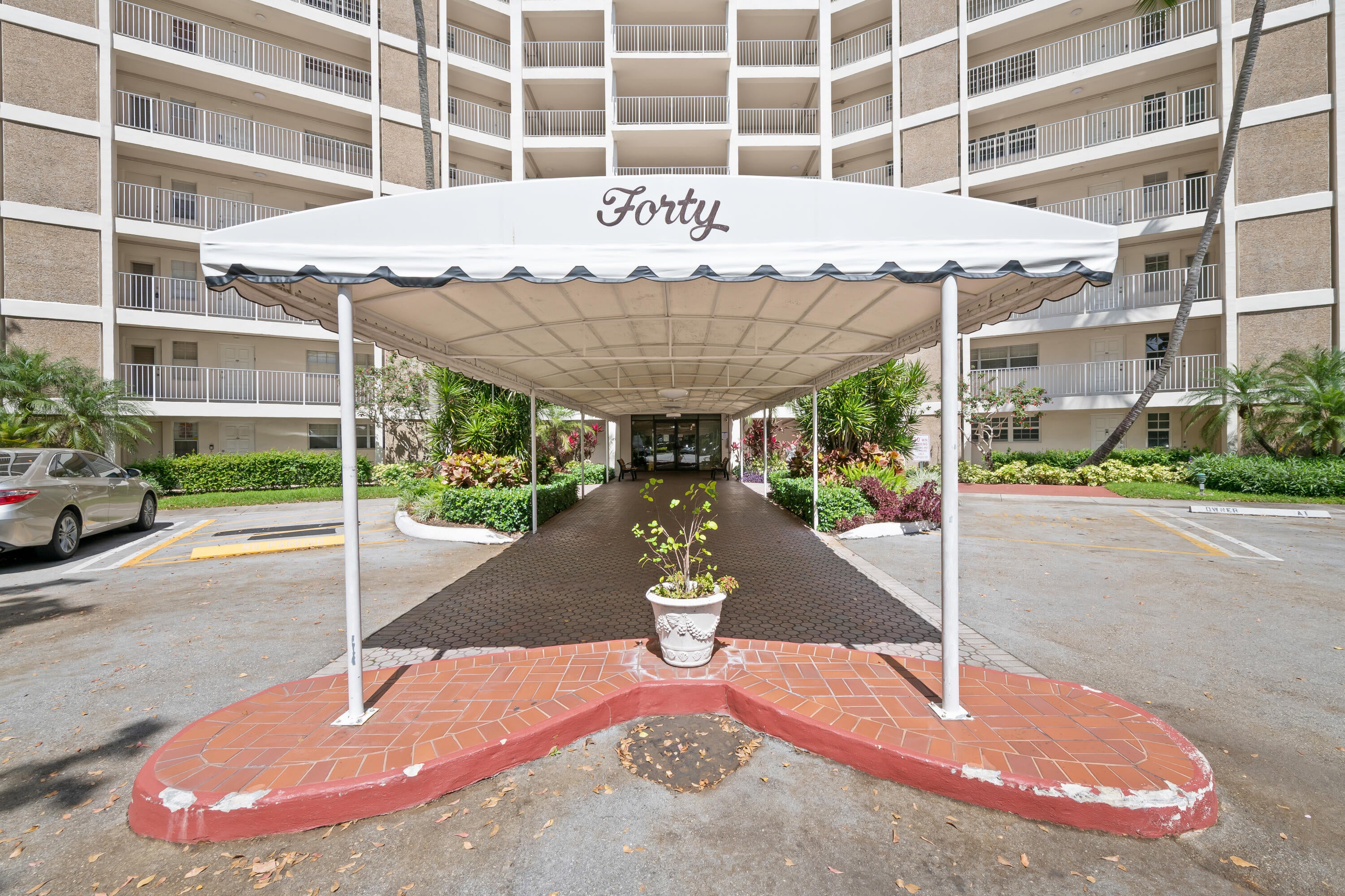 3051 N COURSE Drive 211