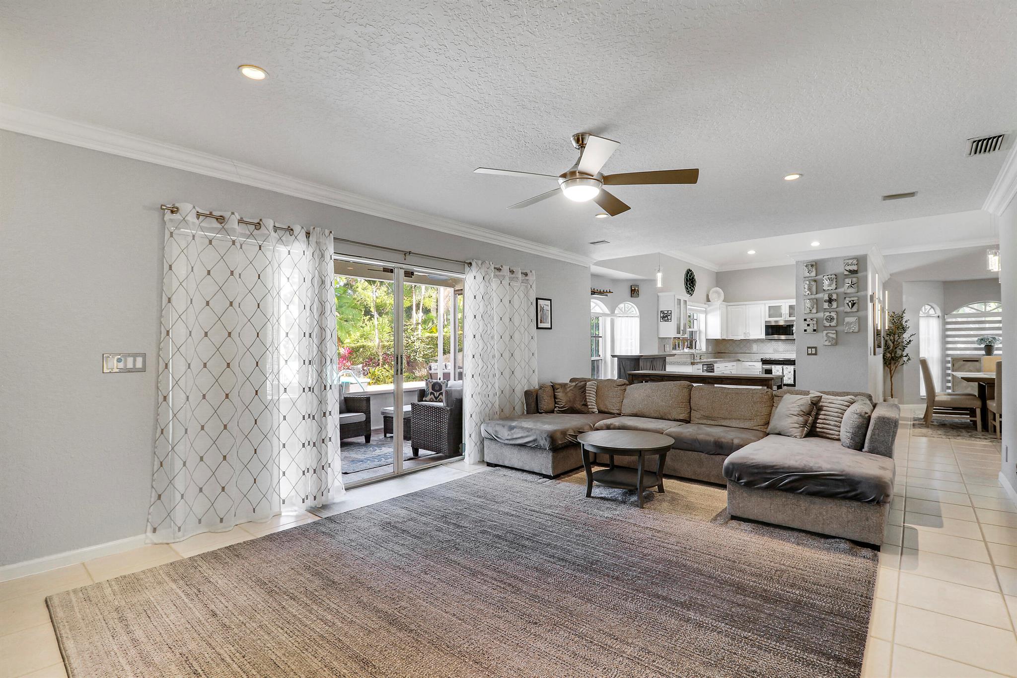 BOYNTON WATERS - Residential