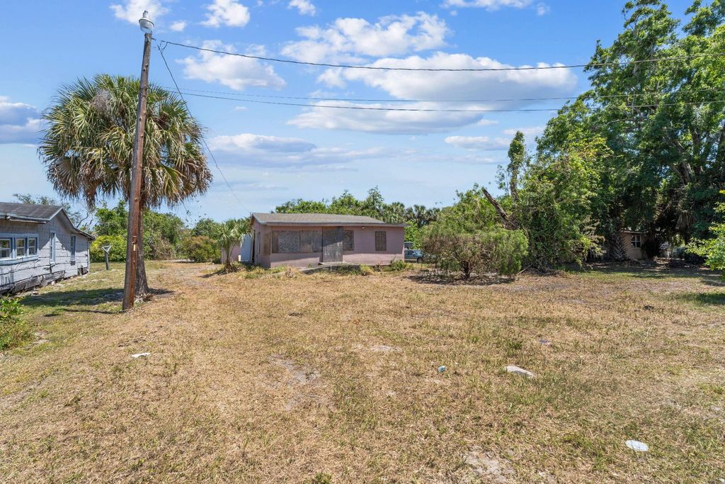 Photo of 4250 29th Ave, Vero Beach, FL 32967 (MLS # F10499132)