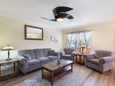 652 Flanders N Delray Beach FL 33484