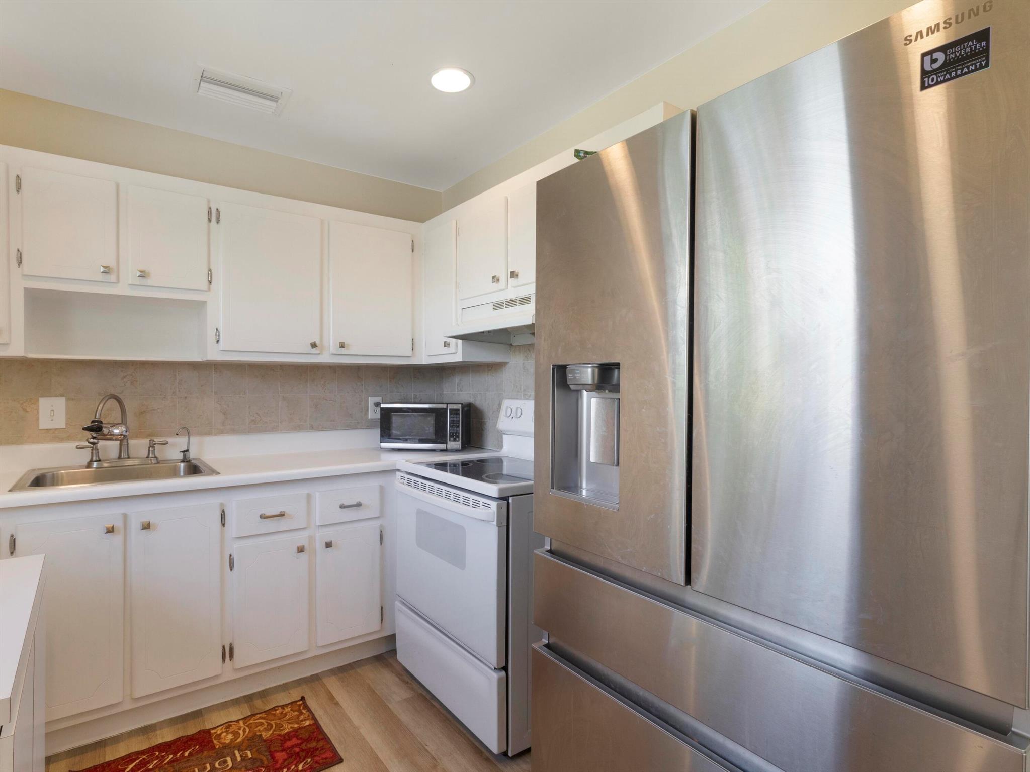 Step into this beautifully maintained 2 bedroom 2 bath condo featuring updated bathrooms, crown molding, and vinyl flooring throughout. The unit includes a newer AC installed in 2025 and a spacious enclosed lanai, perfect for relaxing or entertaining. A washer/dryer are conveniently located in the utility closet off the lanai. Located in the highly desirable Kings Point Golf and Country Club, residents enjoy access to three clubhouses, a fitness center, indoor and outdoor pools, two on site restaurants, and a wide range of activities and amenities. Don't miss out on this exceptional opportunity!!