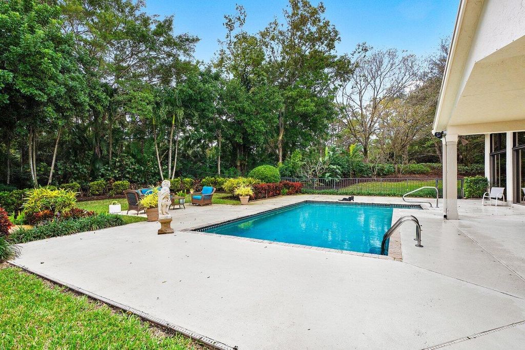 Photo of 3682 Toulouse Drive, Palm Beach Gardens, FL 33410 (MLS # R10950941)