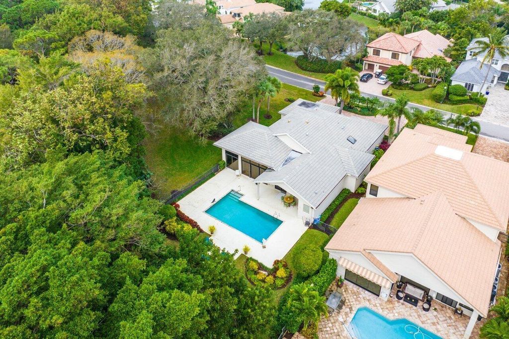 Photo of 3682 Toulouse Drive, Palm Beach Gardens, FL 33410 (MLS # R10950941)