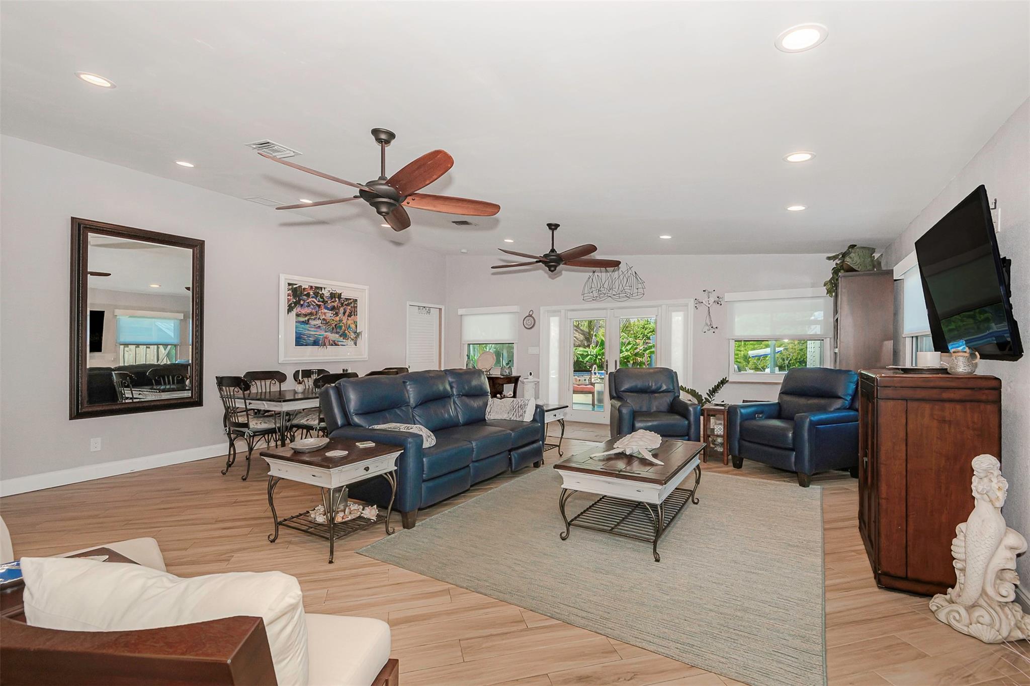 DAVIS ISLES - Residential