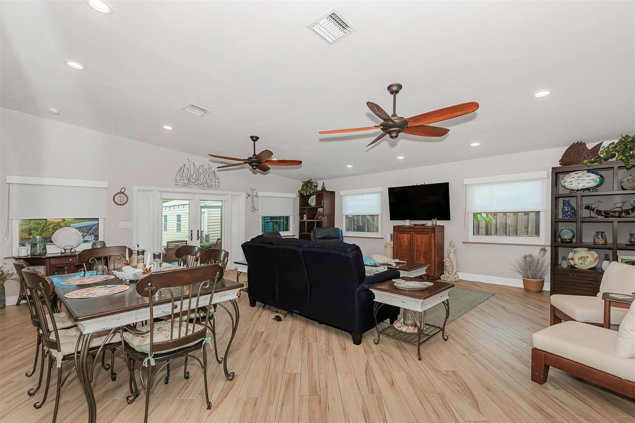 DAVIS ISLES - Residential