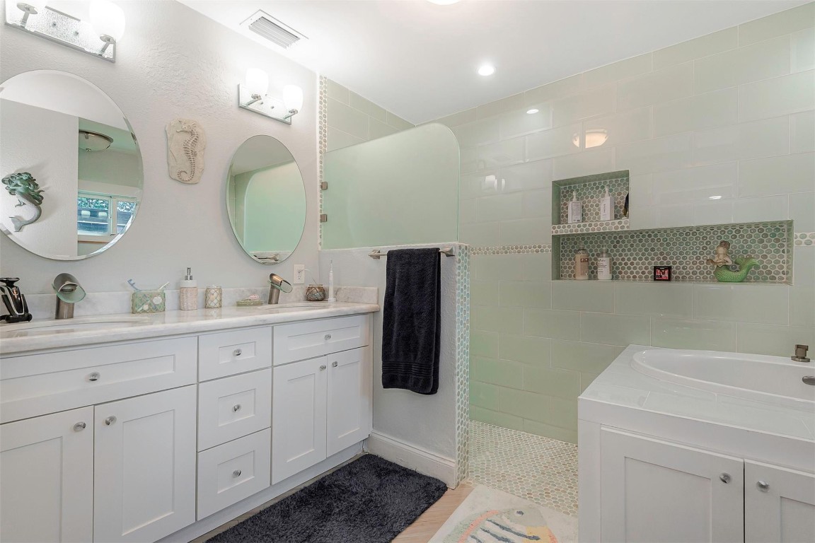 DAVIS ISLES - Residential