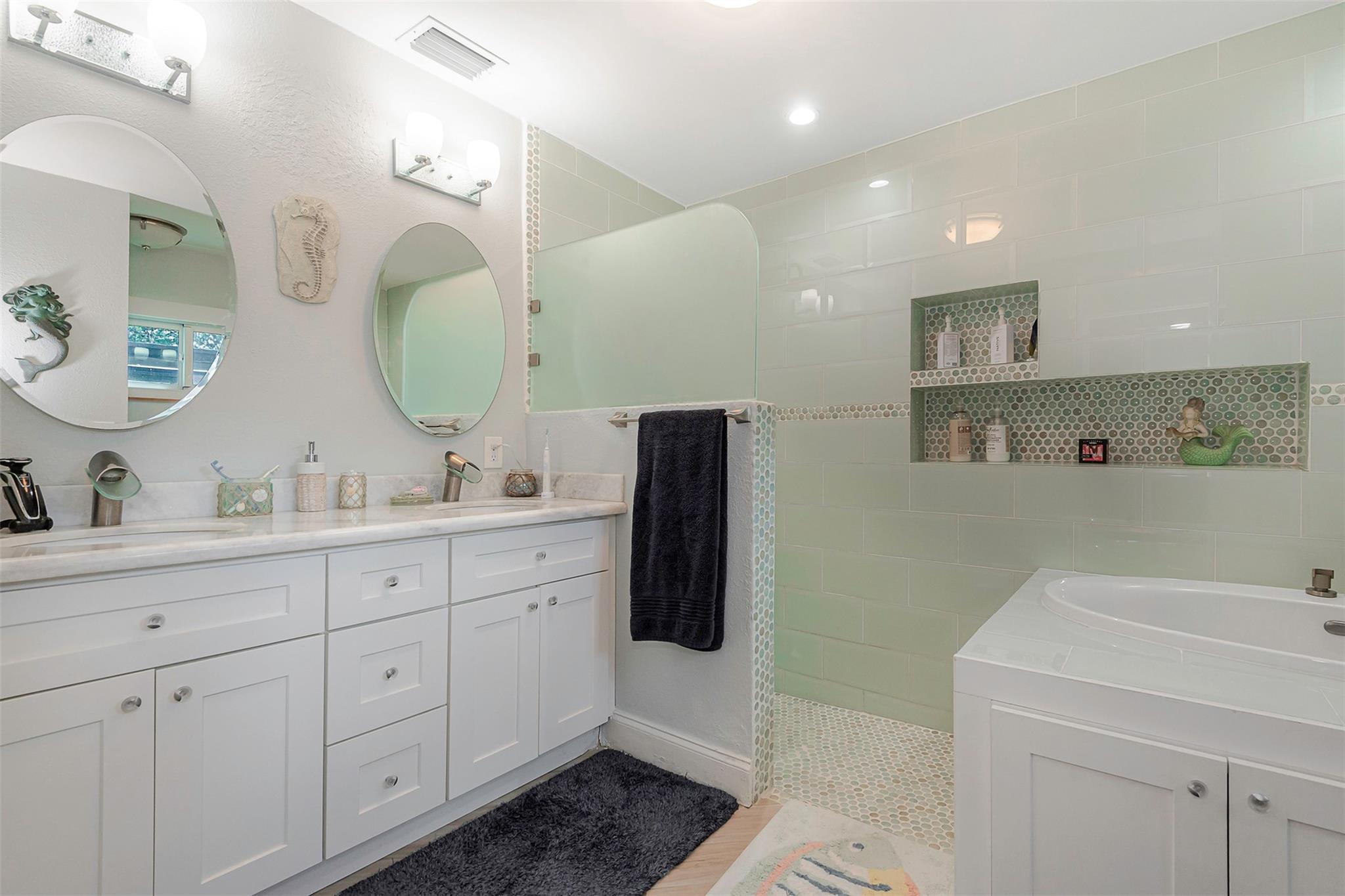 DAVIS ISLES - Residential