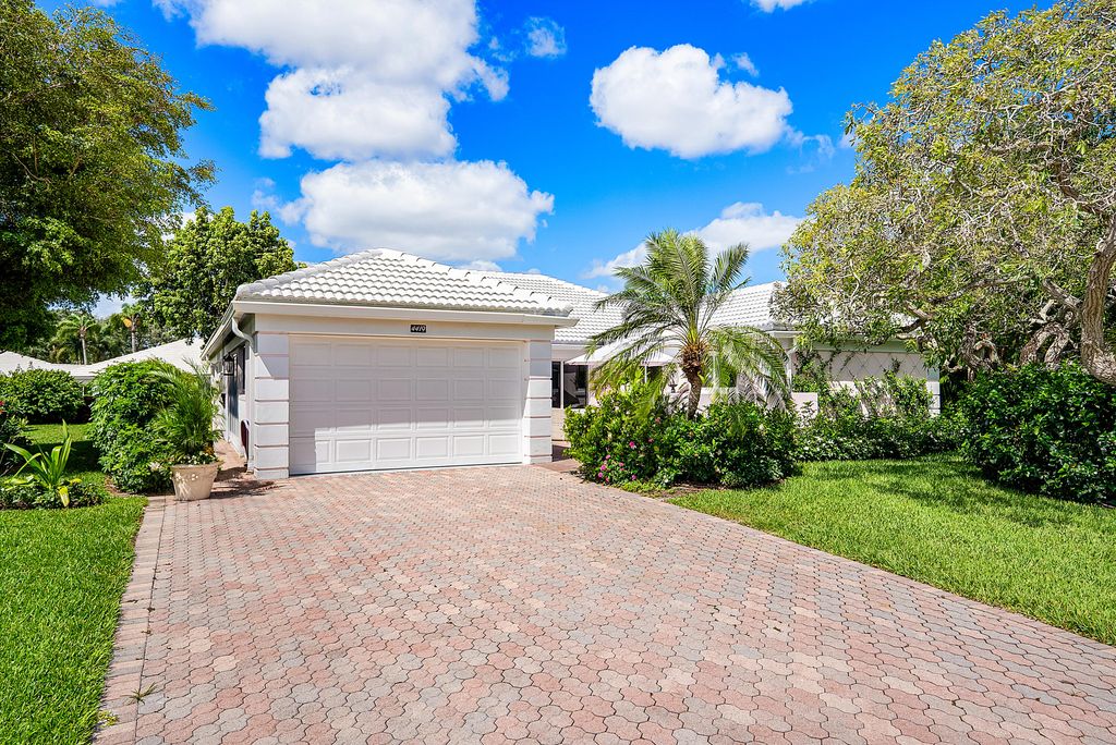 Photo of 4419 E Sanderling Cir, Boynton Beach, FL 33436 (MLS # B26019721)