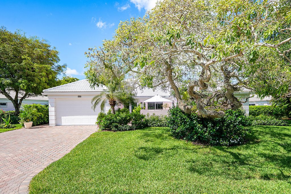 Photo of 4419 E Sanderling Cir, Boynton Beach, FL 33436 (MLS # B26019721)