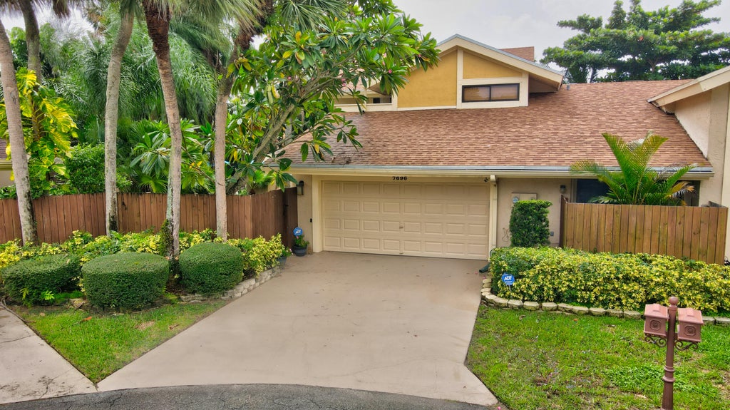 Photo of 7696 Stanway Place E, Boca Raton, FL 33433 (MLS # R10924543)