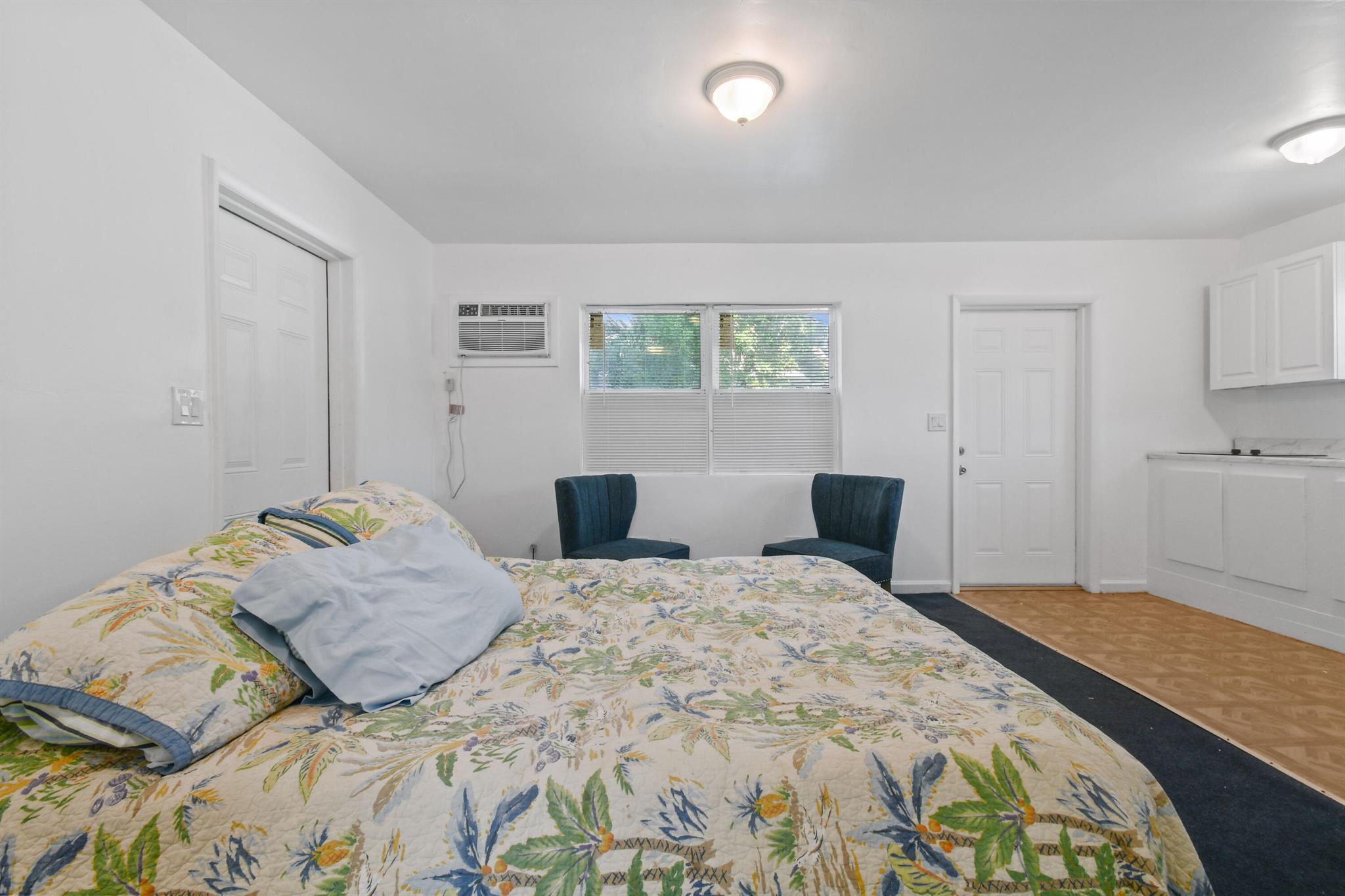 LAKESIDE COURT - Commercial Sale