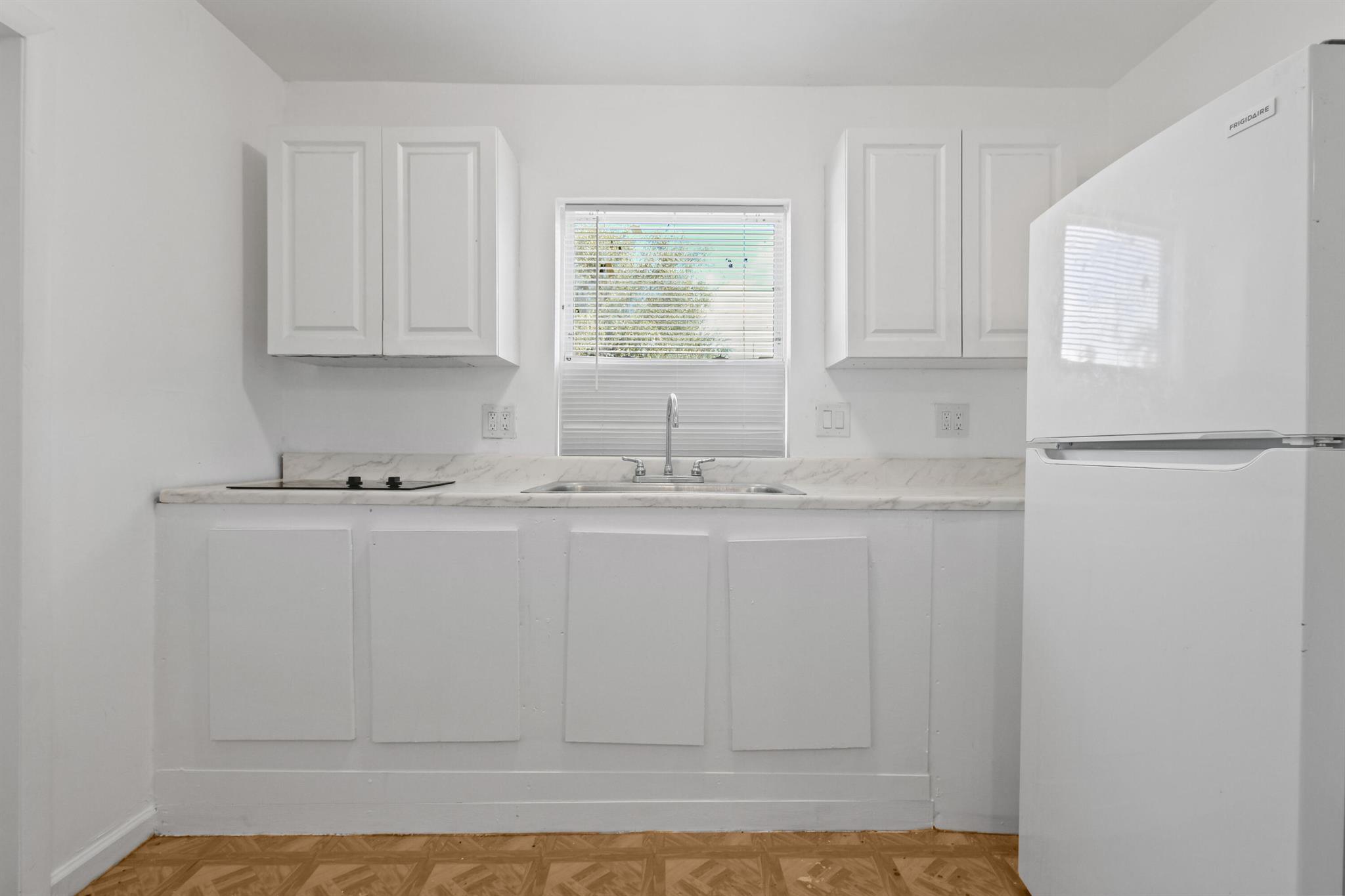 LAKESIDE COURT - Commercial Sale