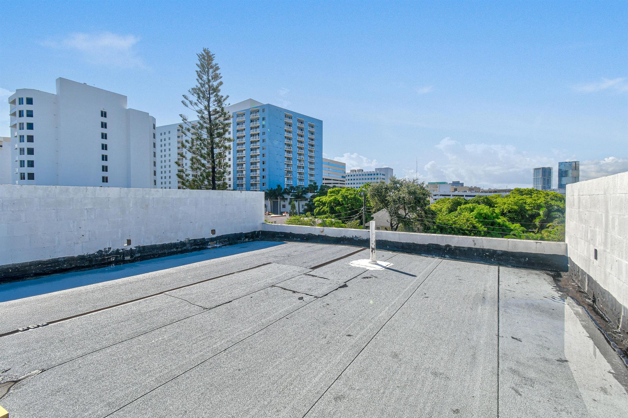 LAKESIDE COURT - Commercial Sale