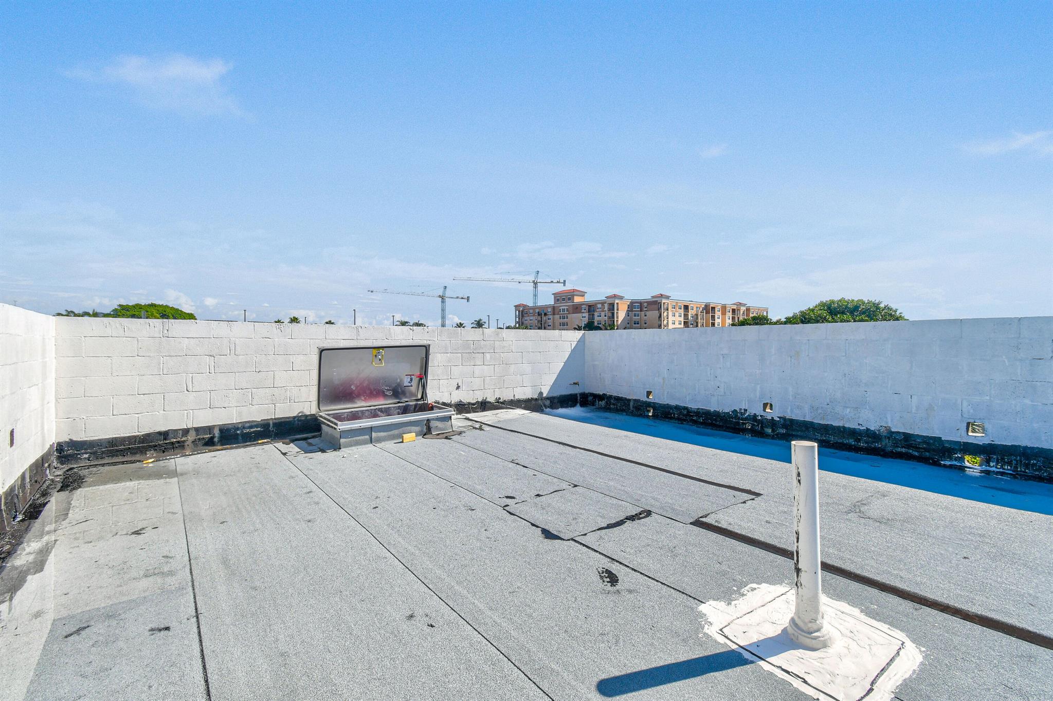 LAKESIDE COURT - Commercial Sale