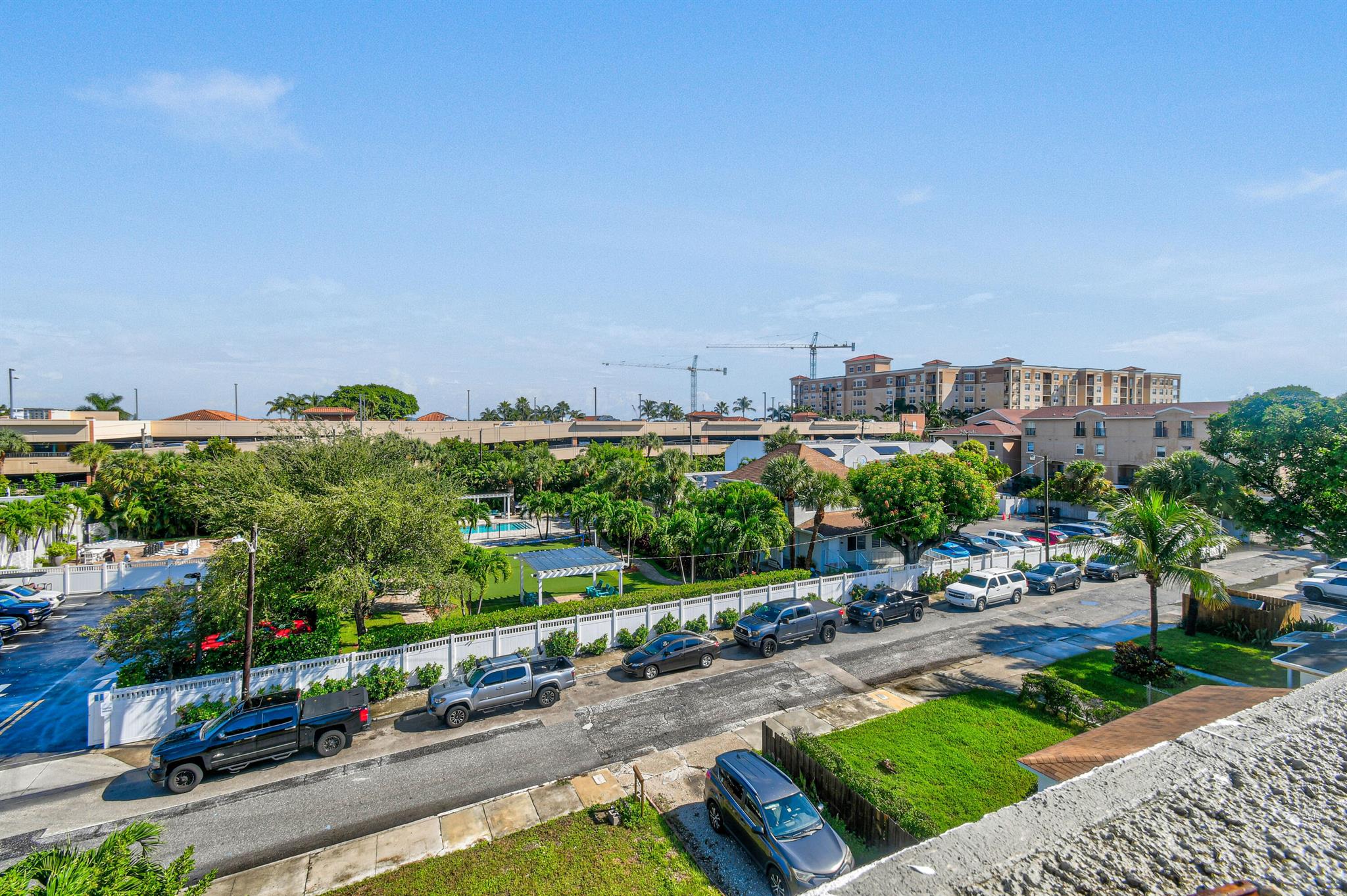 LAKESIDE COURT - Commercial Sale