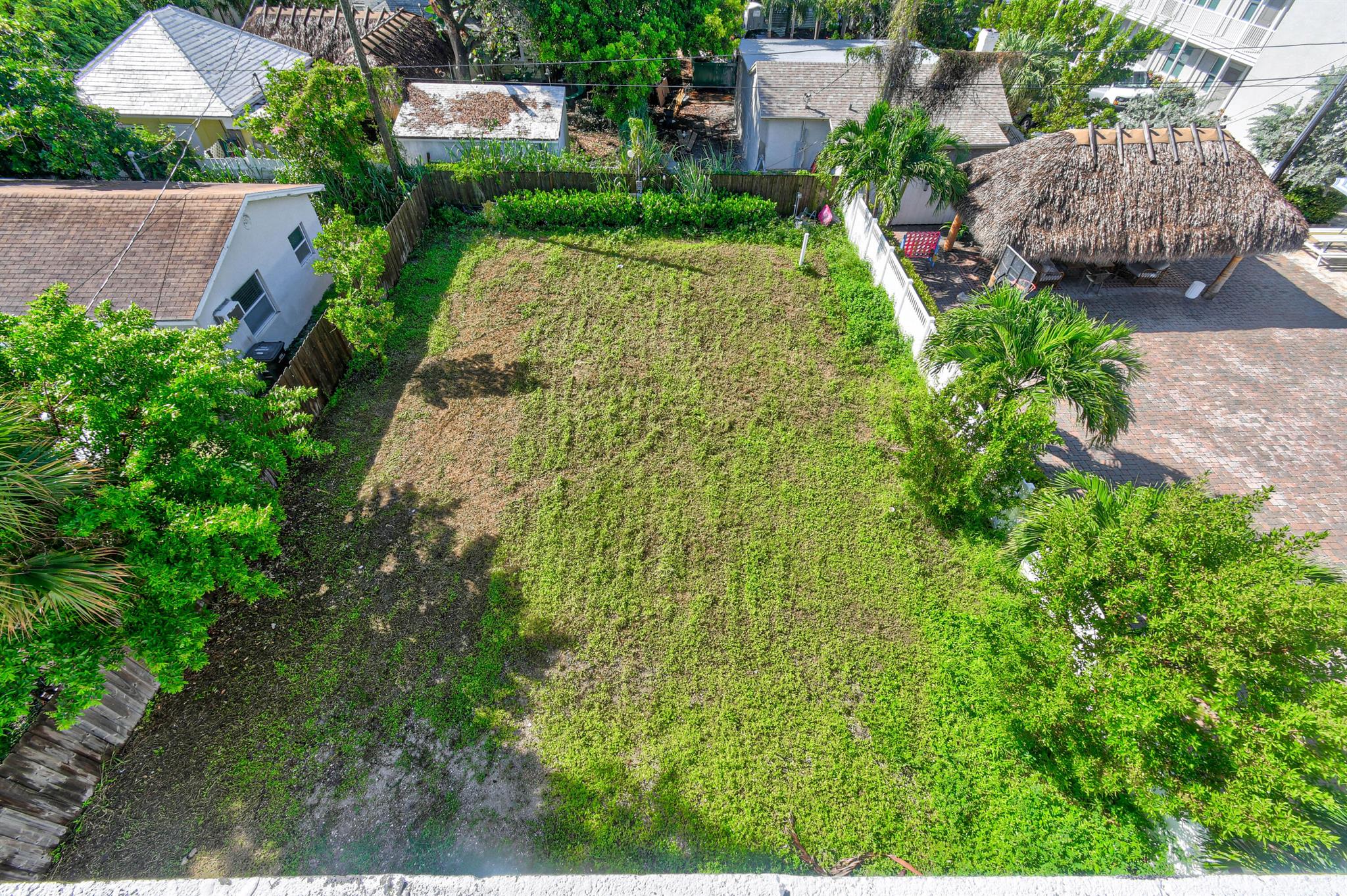 LAKESIDE COURT - Commercial Sale