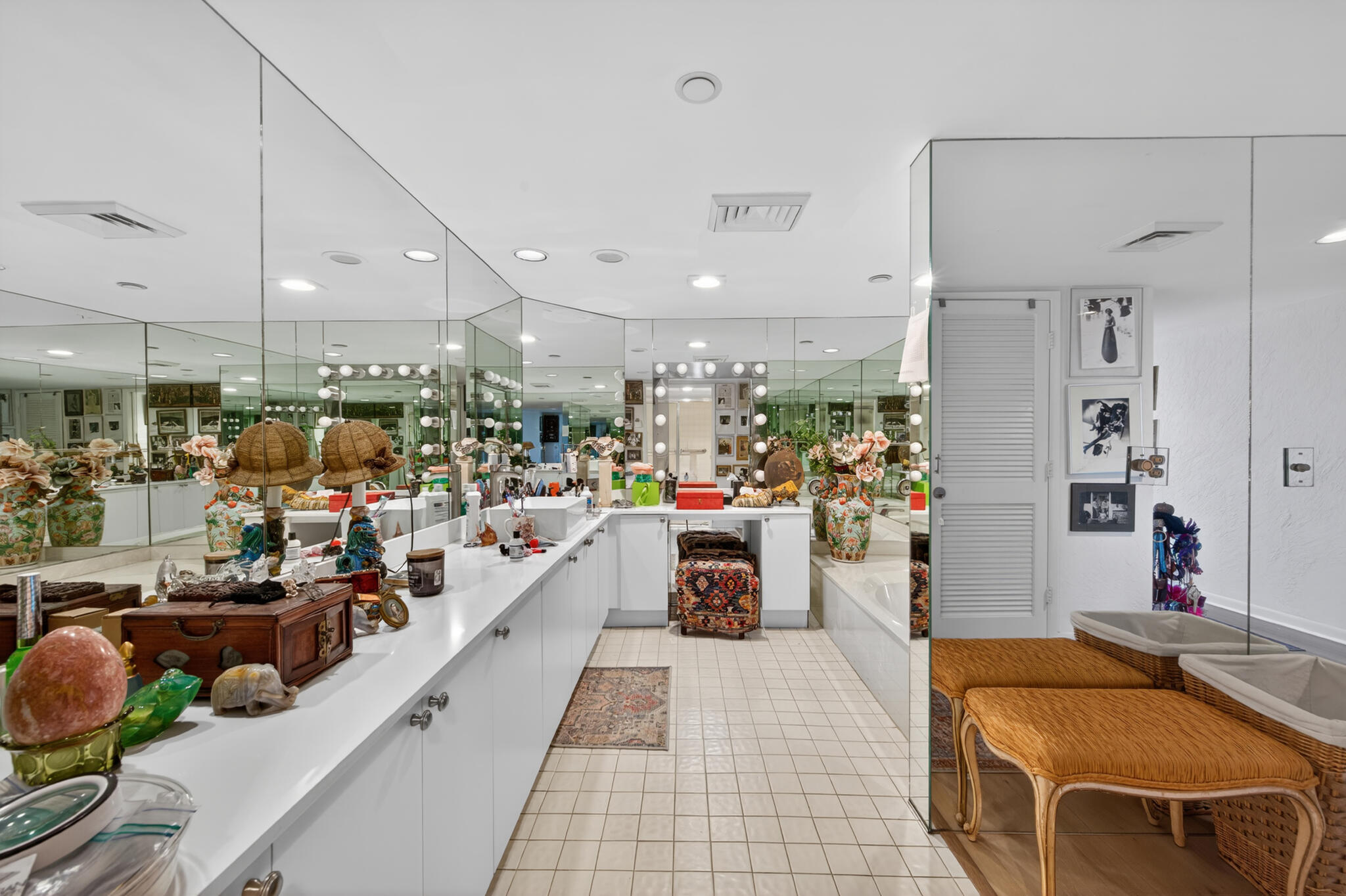 PARLIAMENT EAST CONDO - Residential