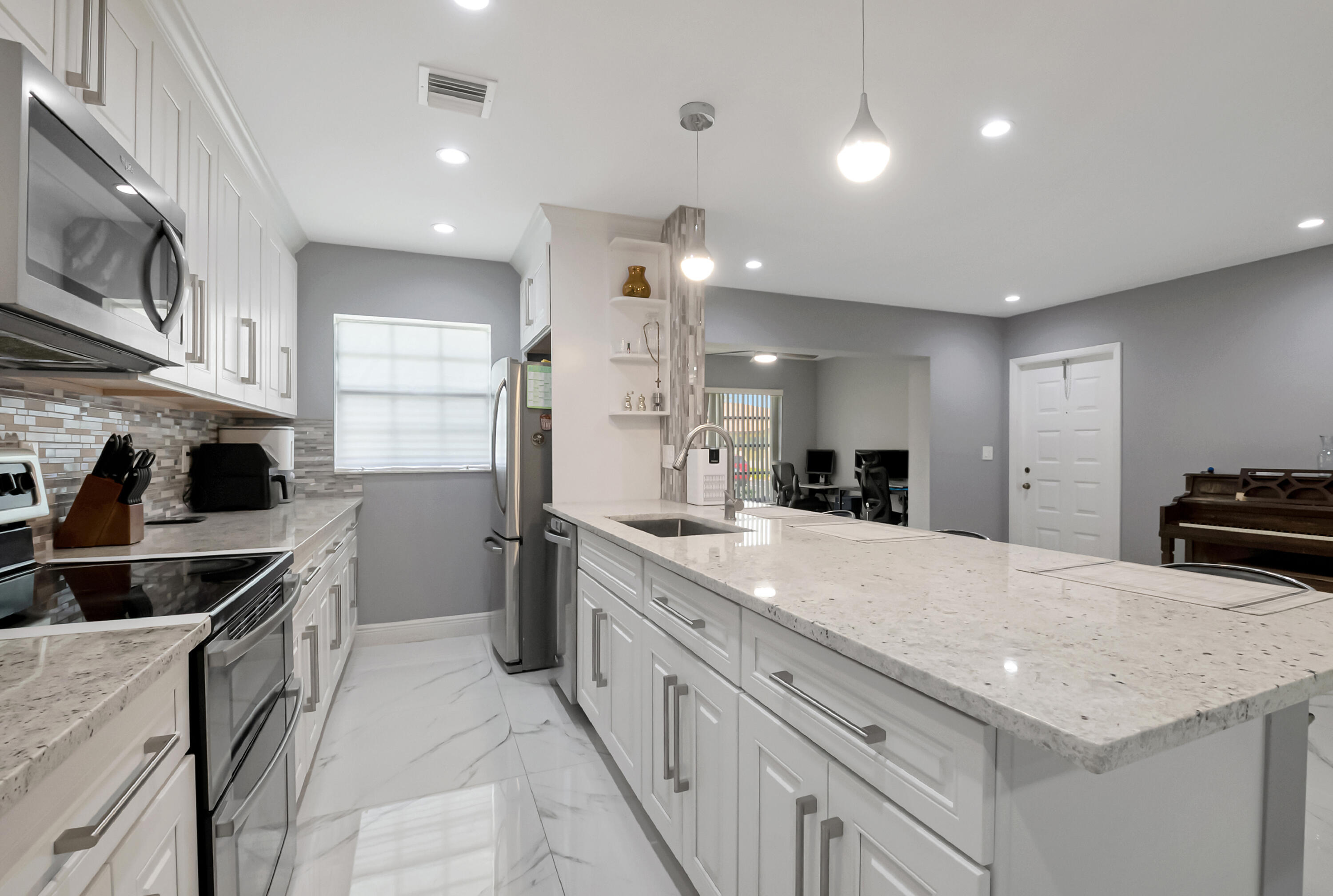 HIGH POINT OF DELRAY WEST CONDO SEC 3 - Residential