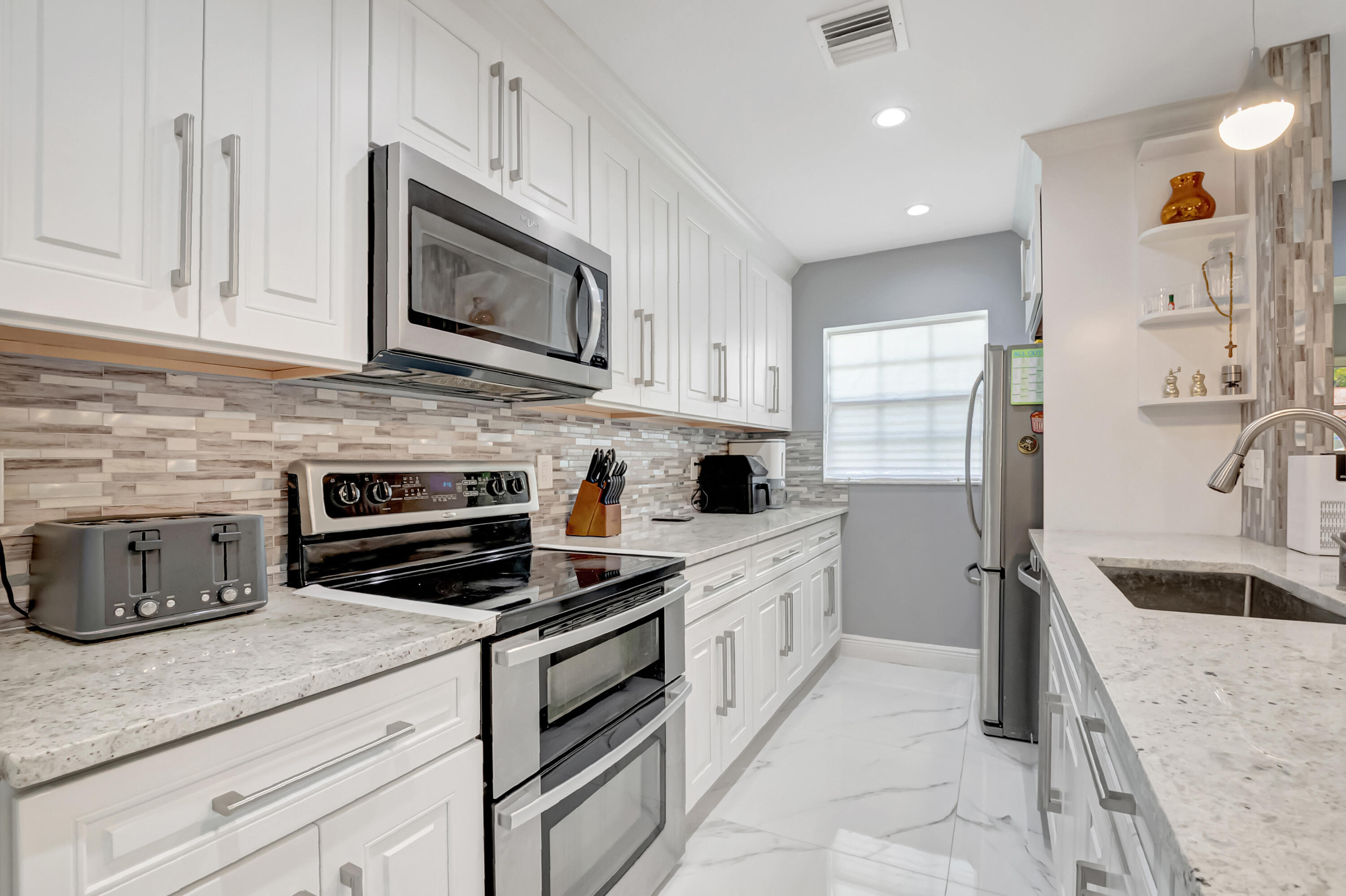 HIGH POINT OF DELRAY WEST CONDO SEC 3 - Residential