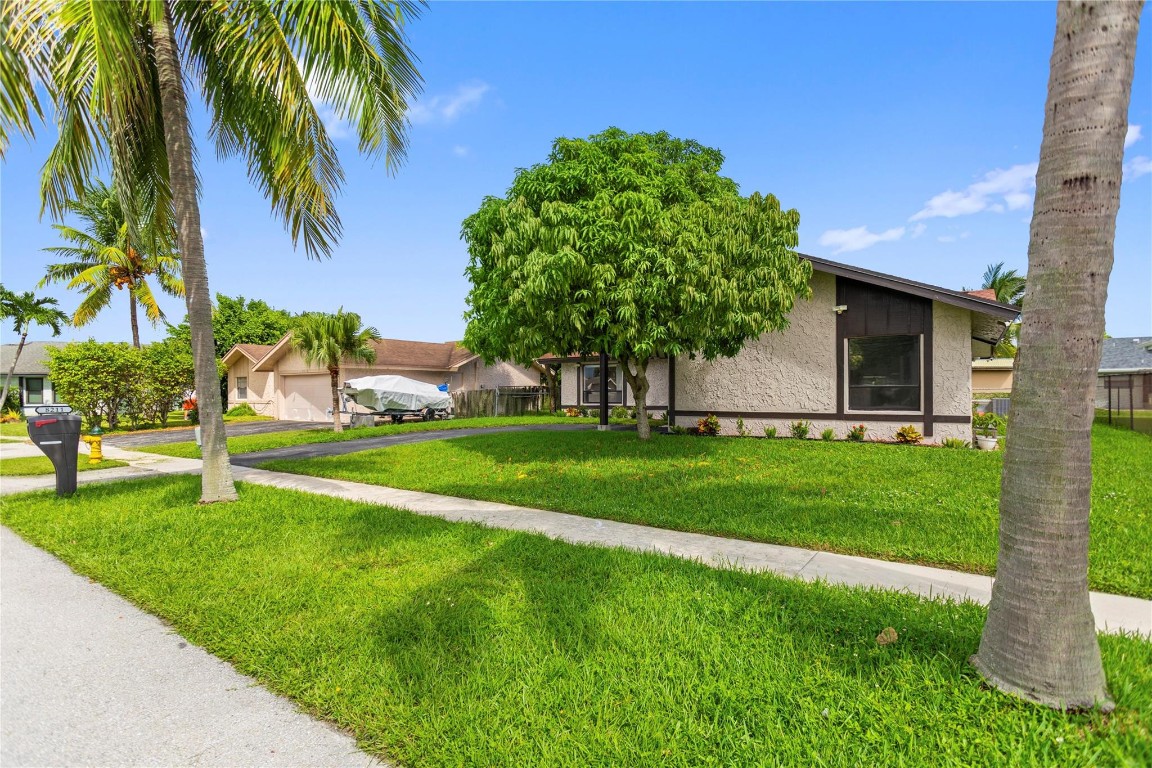 NORTH LAUDERDALE LANDINGS - Residential