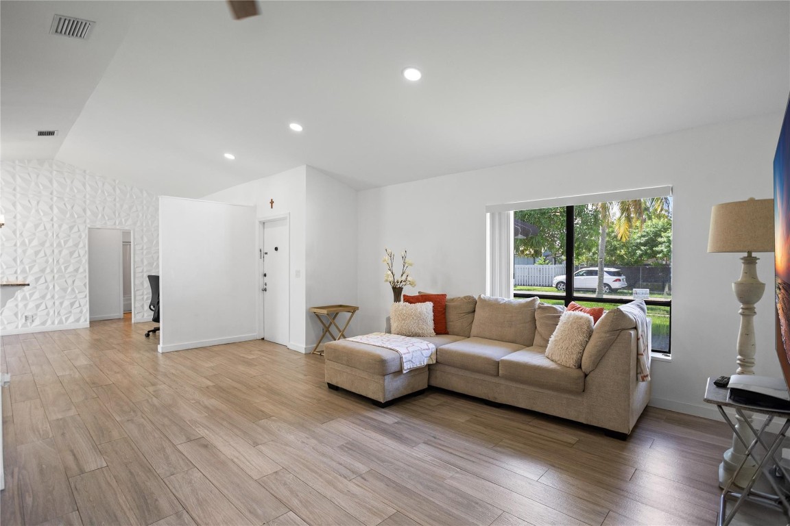 NORTH LAUDERDALE LANDINGS - Residential