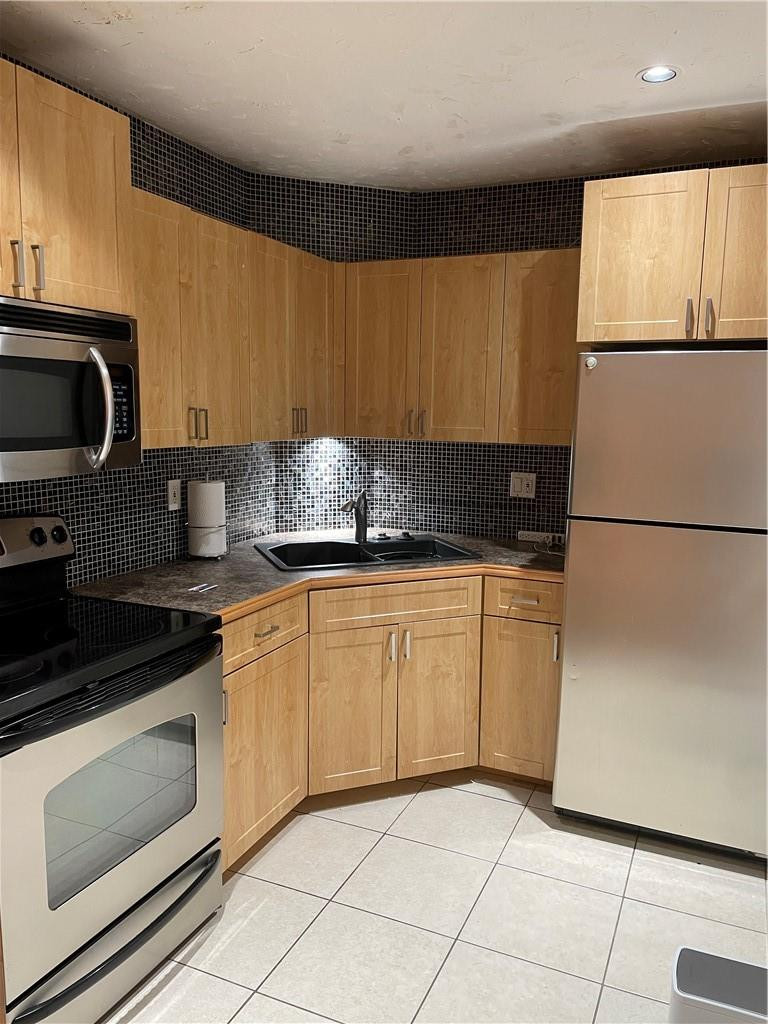 MANOR GROVE VILLAGE 2 CON - Residential Lease