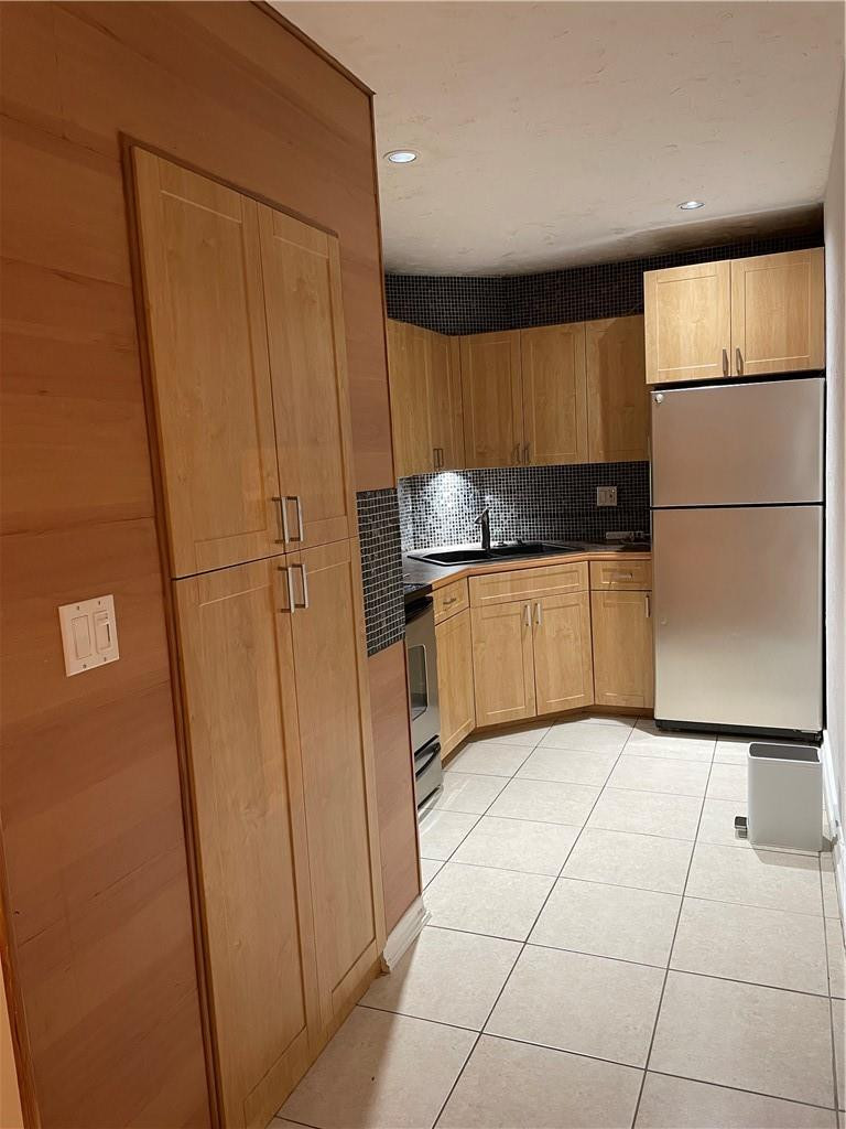 MANOR GROVE VILLAGE 2 CON - Residential Lease