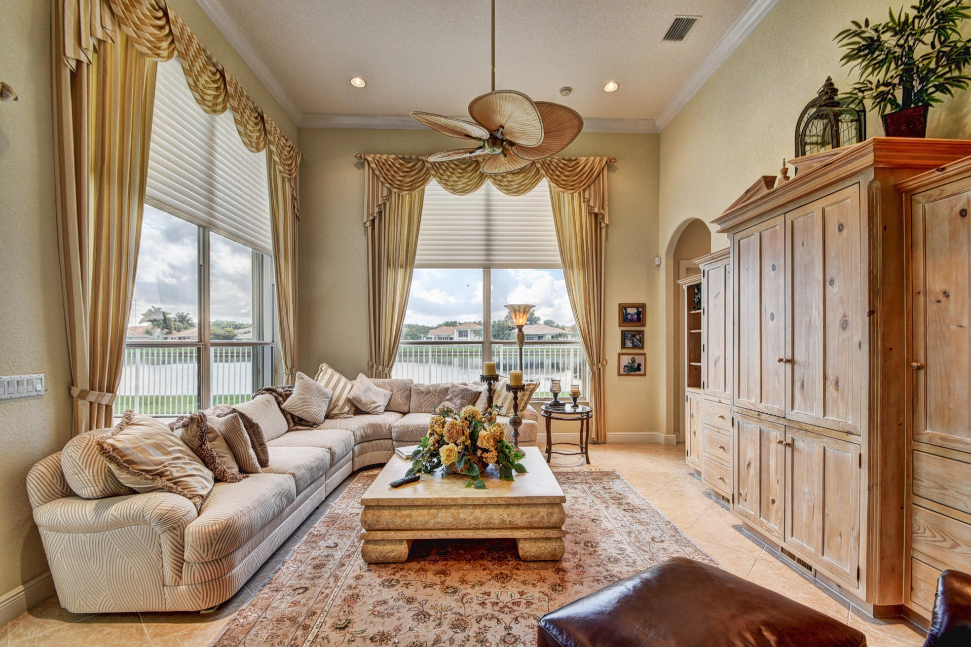 EQUESTRIAN CLUB - Residential