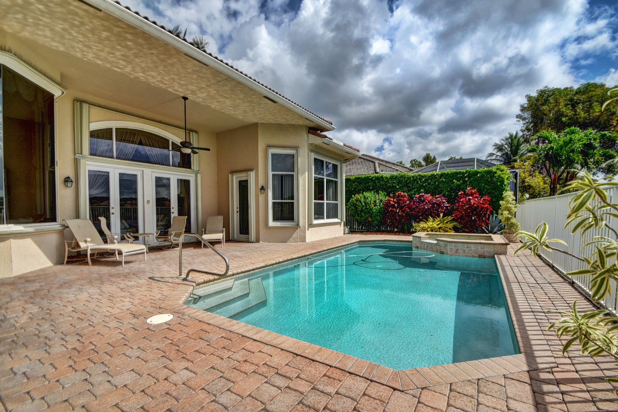 EQUESTRIAN CLUB - Residential