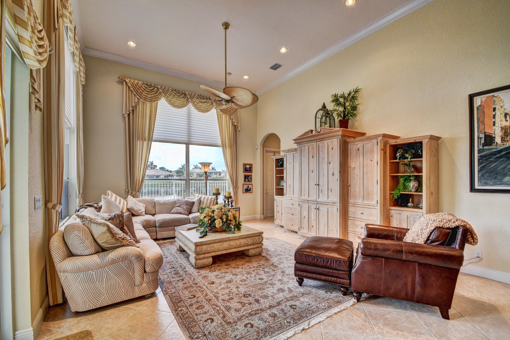 EQUESTRIAN CLUB - Residential