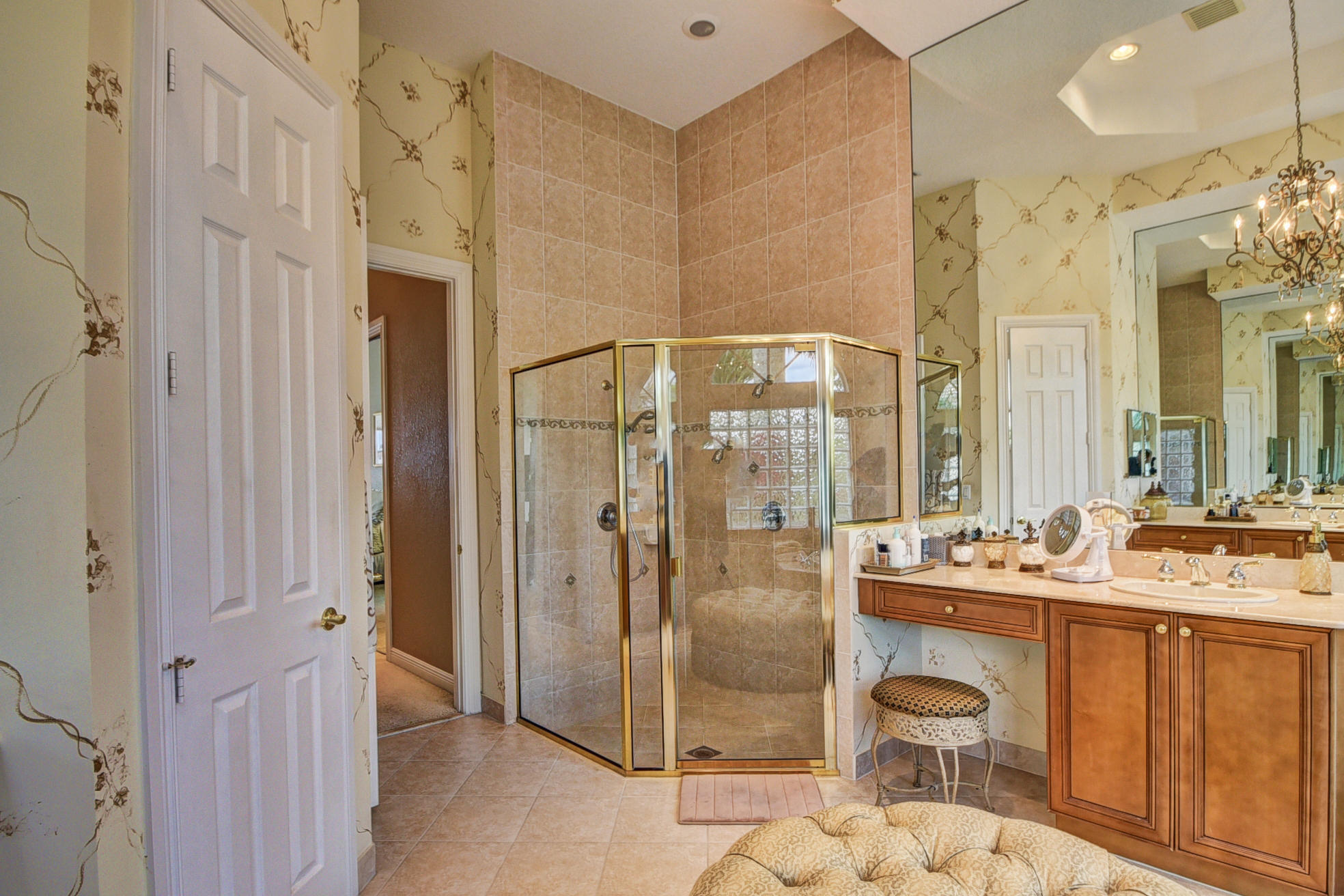 EQUESTRIAN CLUB - Residential