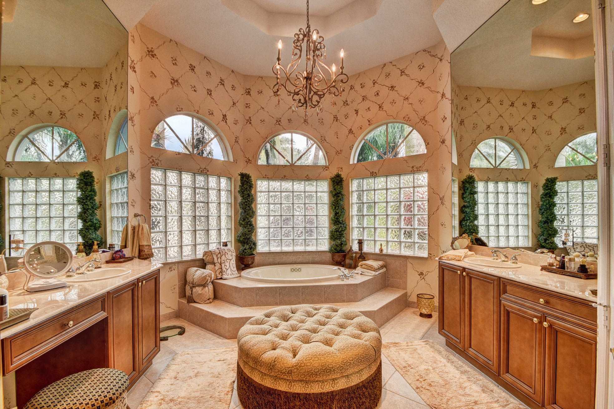 EQUESTRIAN CLUB - Residential