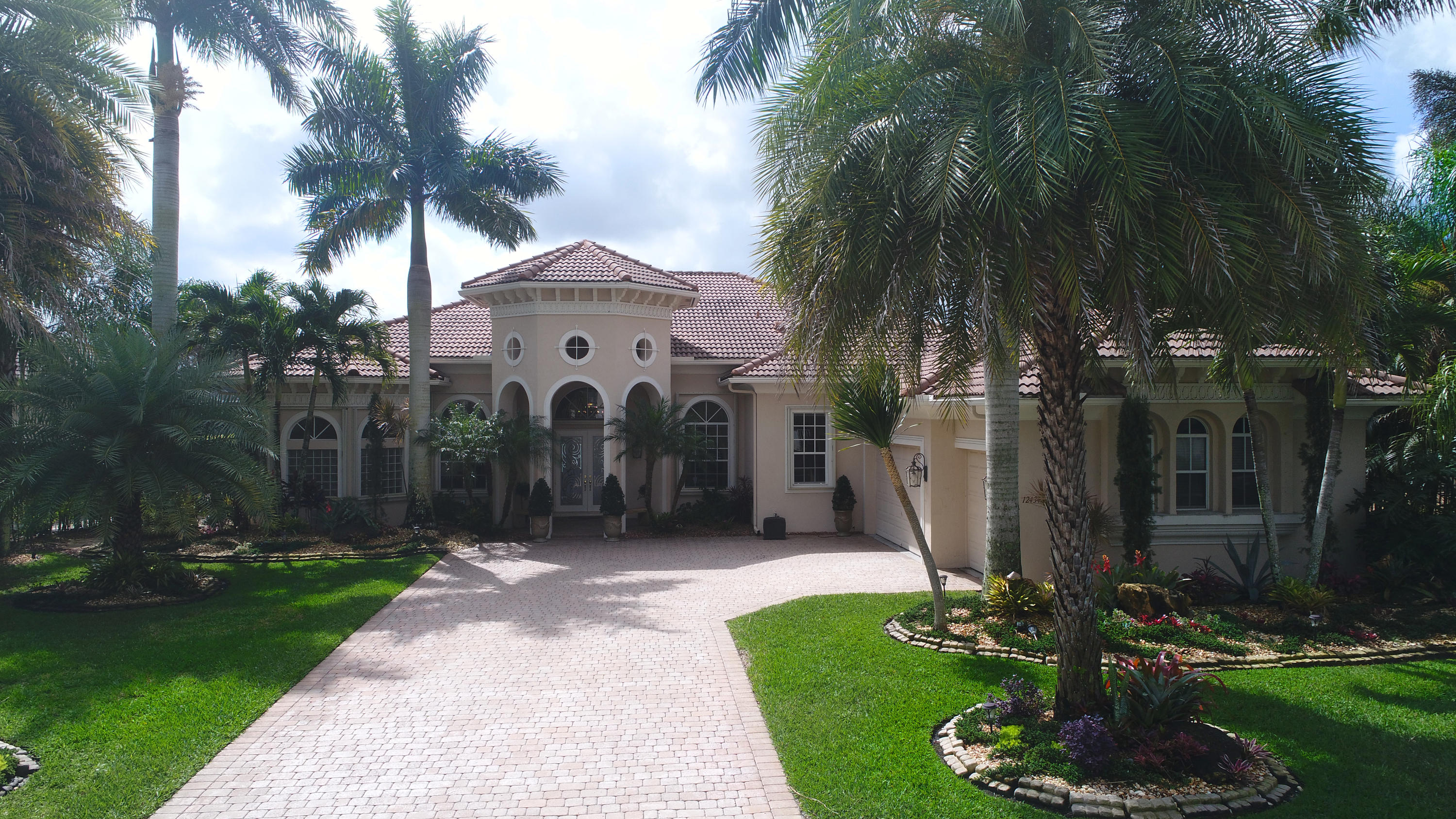 EQUESTRIAN CLUB - Residential