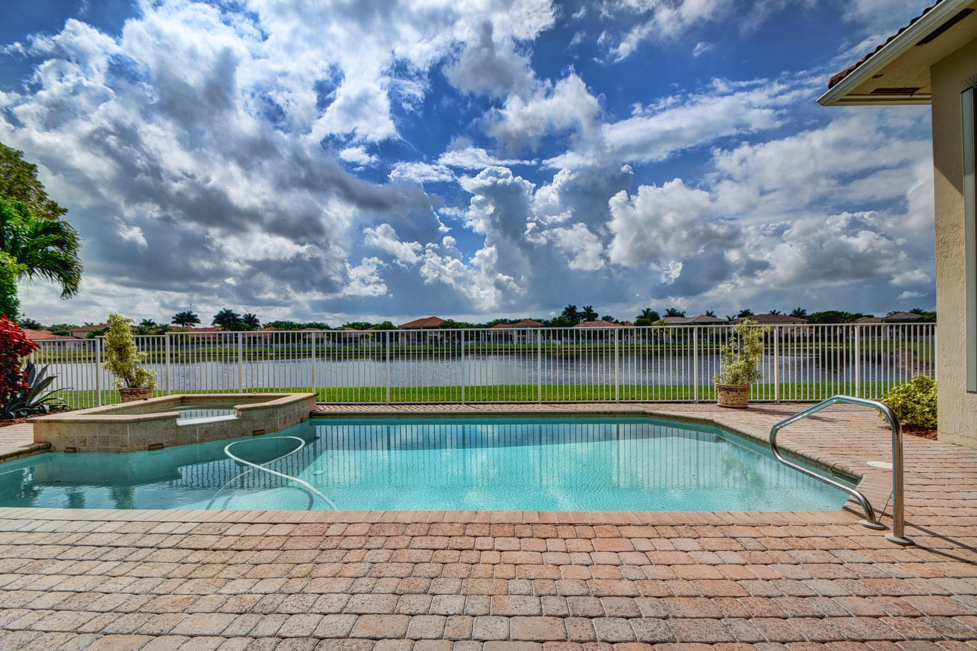 EQUESTRIAN CLUB - Residential