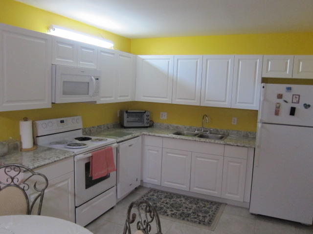 SUNNY PALMS VILLAS - Residential